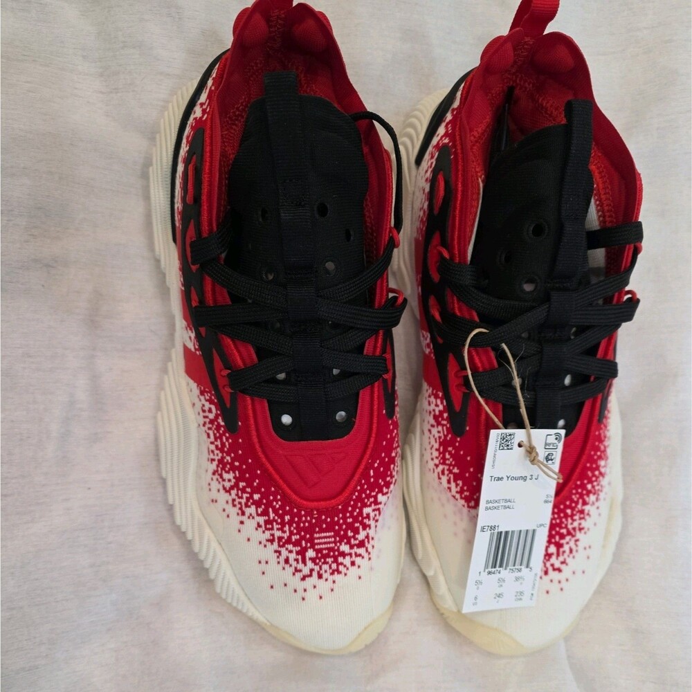NEW Adidas Trae Young3 Basketball Shoes IE7881, Sz 6y, White Red Blk,NWOB